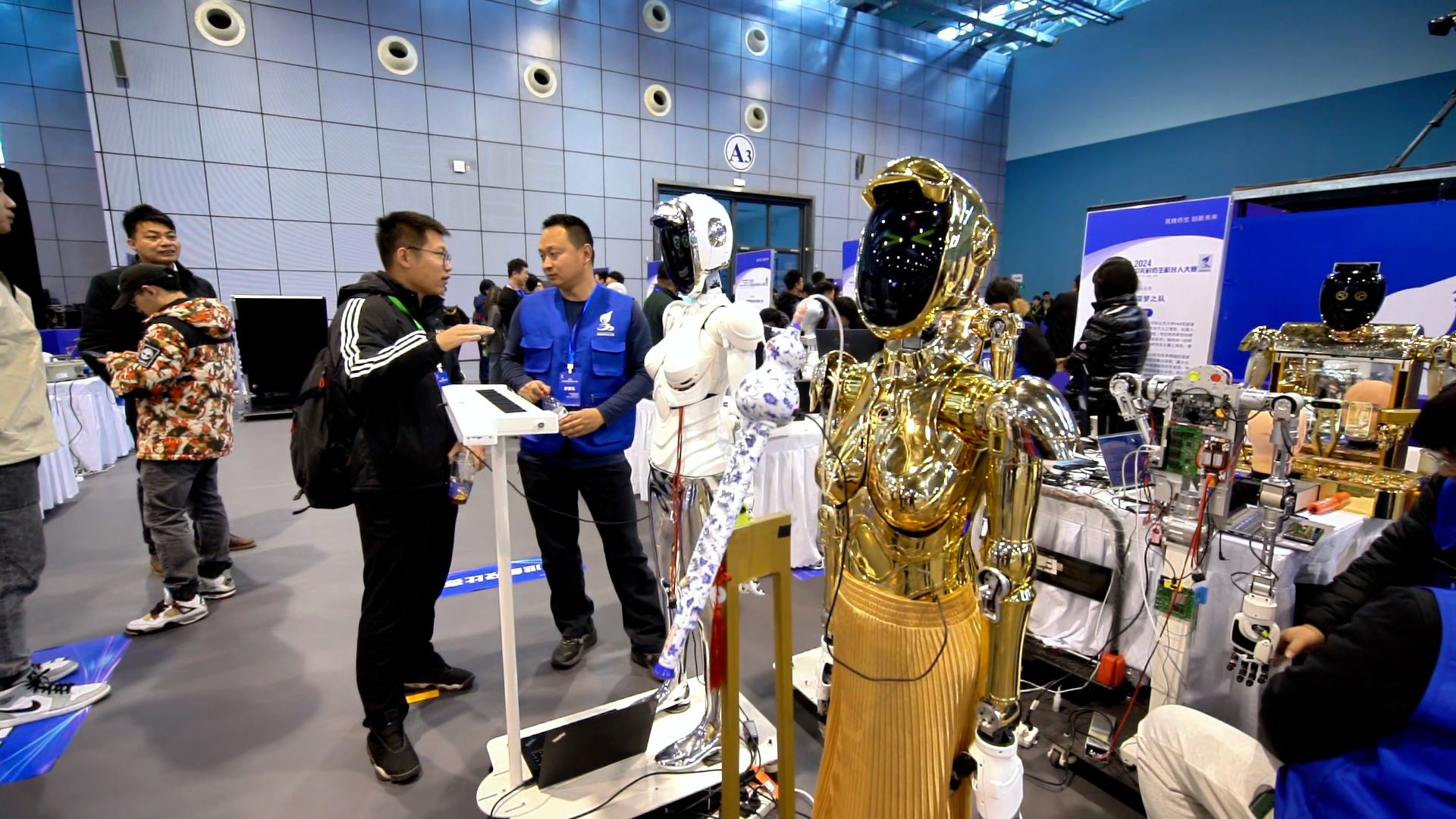 开云-&quot;未来科技展：机器人运动员与真人比赛同台竞技&quot;的简单介绍
