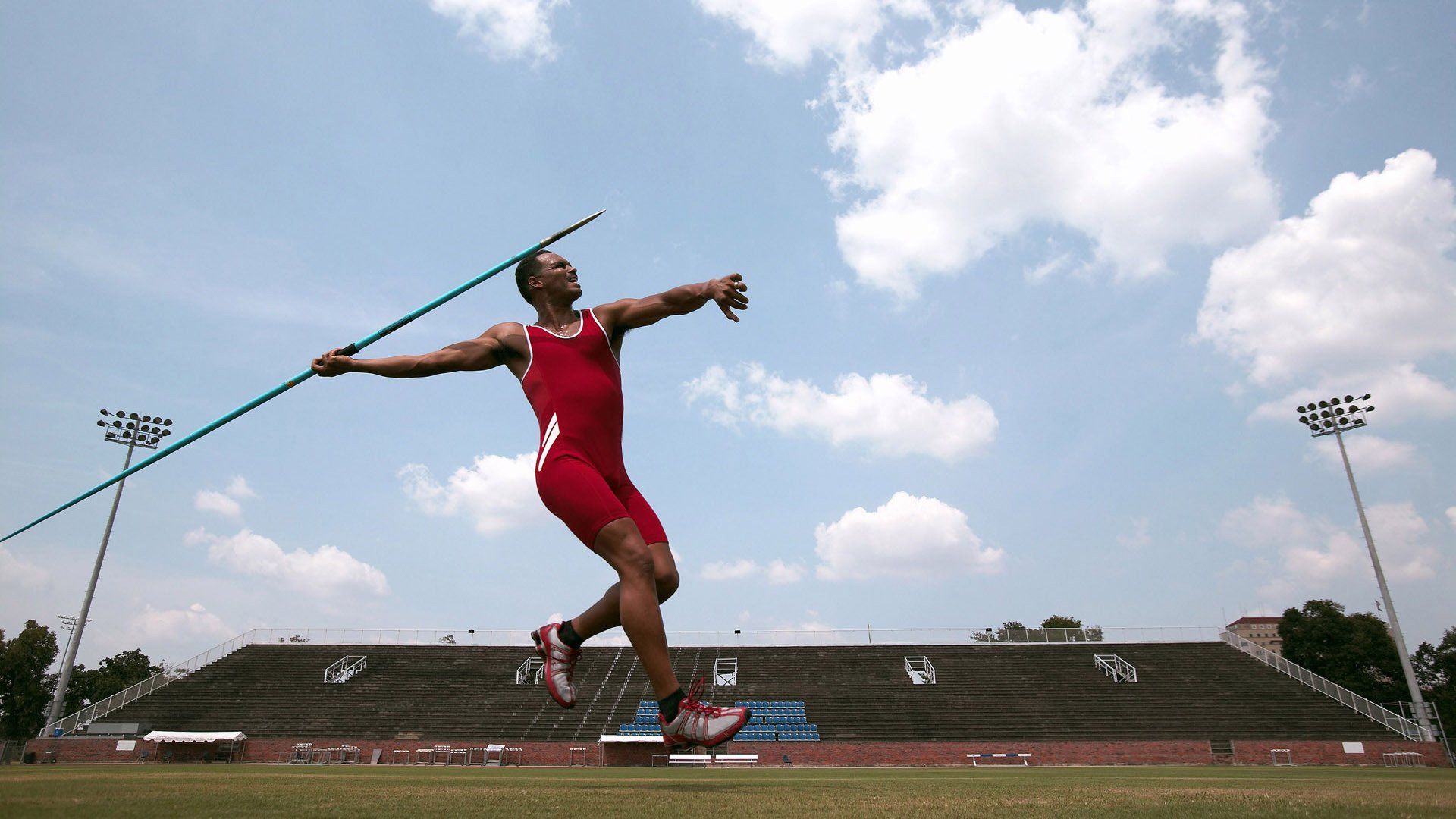 “漂移艺术：弯道飞旋的极致表现”，弯道漂移为什么要打反方向