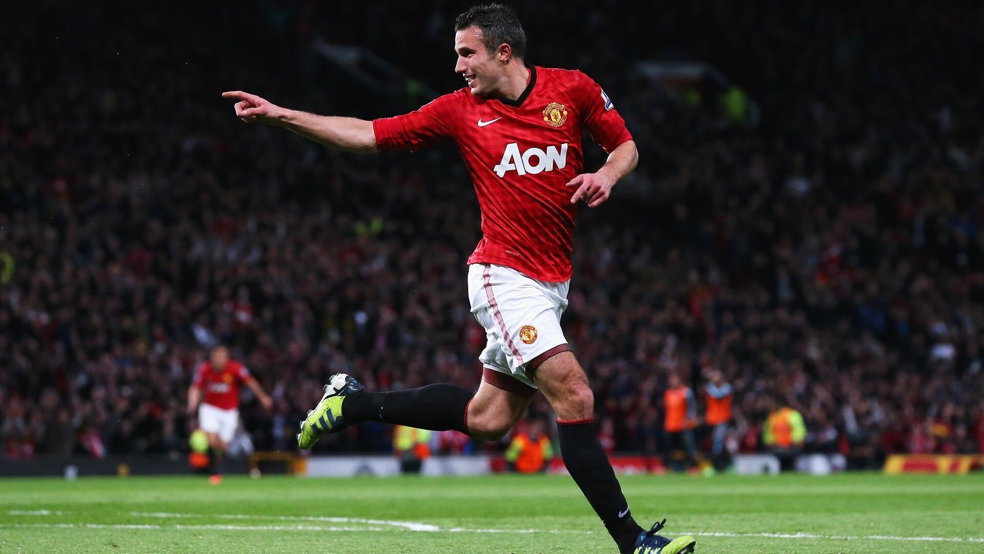 “青少年足球明星巡回演讲，传播体育精神”，青少年足球宣传文案